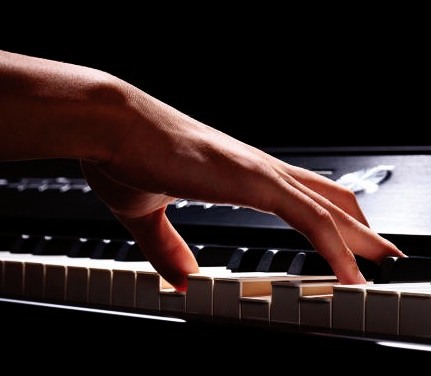 Les bonnes positions au piano - le corps, les bras, les mains
